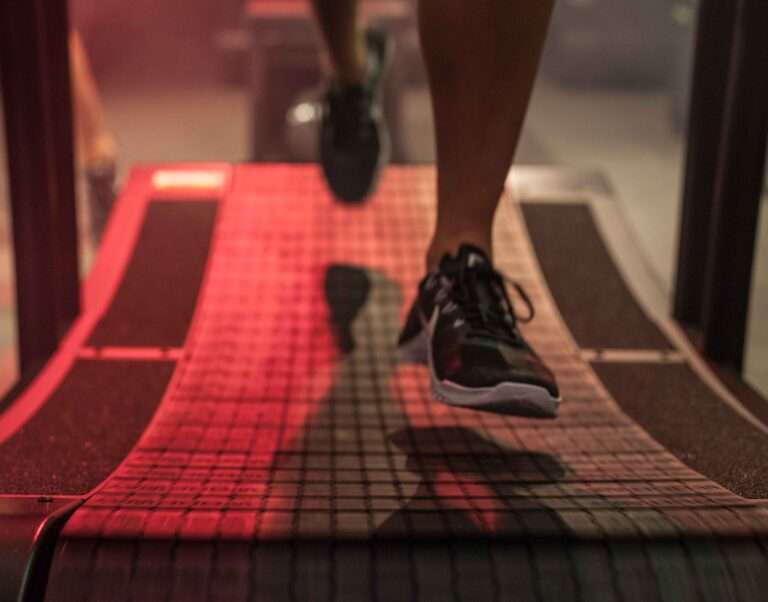 Woodway Curve, Laufband, Lamellen rot, Imagebild, Domitner GmbH