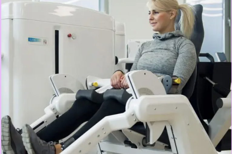 Medizinische Traingstherapie mit DAVID Trainingsgeräten für Hüfte und Knie